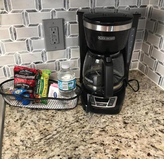 إستوديو قياسى سرير كينج, Carlton House Motel And Suites