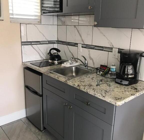Студио Стандарт Кровать Кинг, Carlton House Motel And Suites