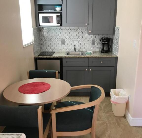 إستوديو قياسى سرير كينج, Carlton House Motel And Suites