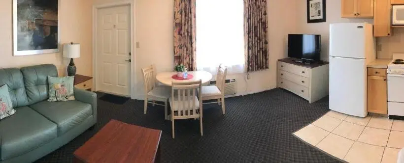 デラックススイート, Carlton House Motel And Suites
