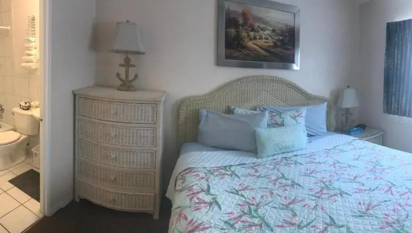 キングサイズベッドのデラックススイート, Carlton House Motel And Suites