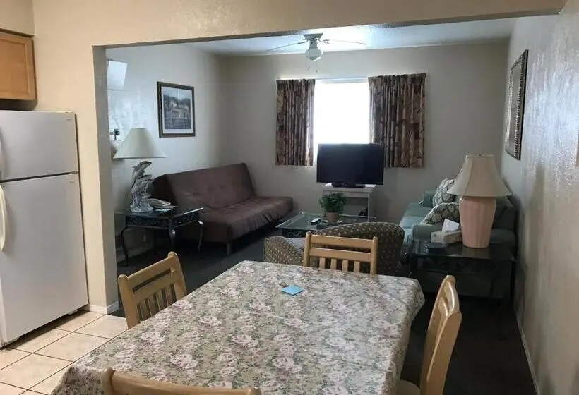 キングサイズベッドのデラックススイート, Carlton House Motel And Suites