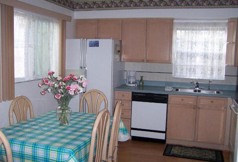 جناح غرفتين نوم, Carlton House Motel And Suites