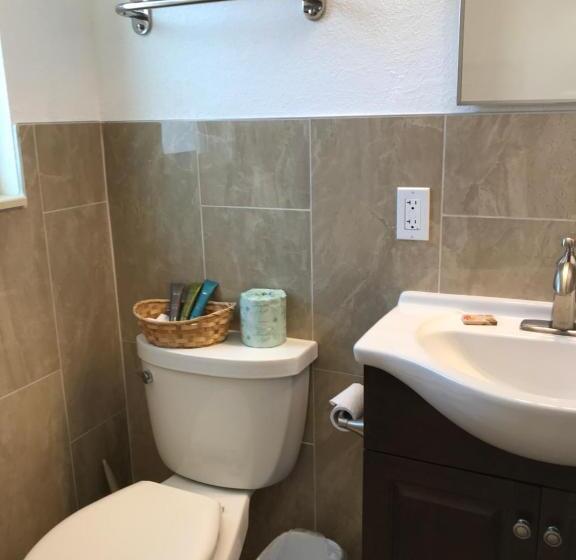 إستوديو قياسى سرير كينج, Carlton House Motel And Suites