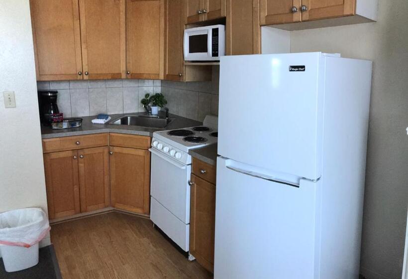 جناح ديلوكس, Carlton House Motel And Suites