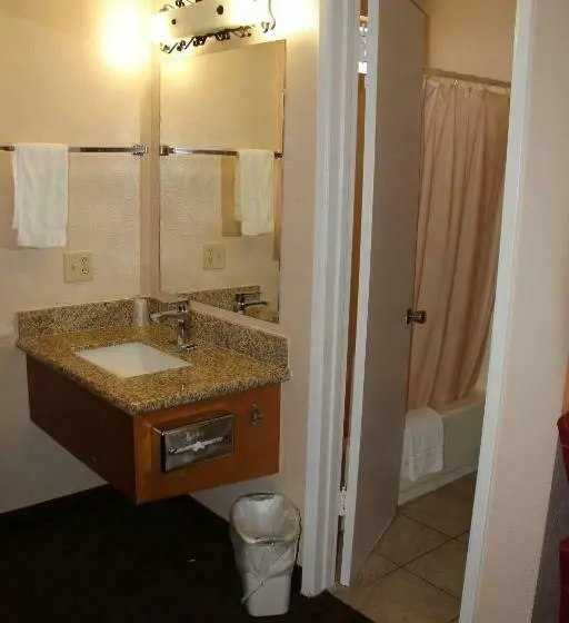 Standard-huone 2 Parivuodetta, Franciscan Inn Motel
