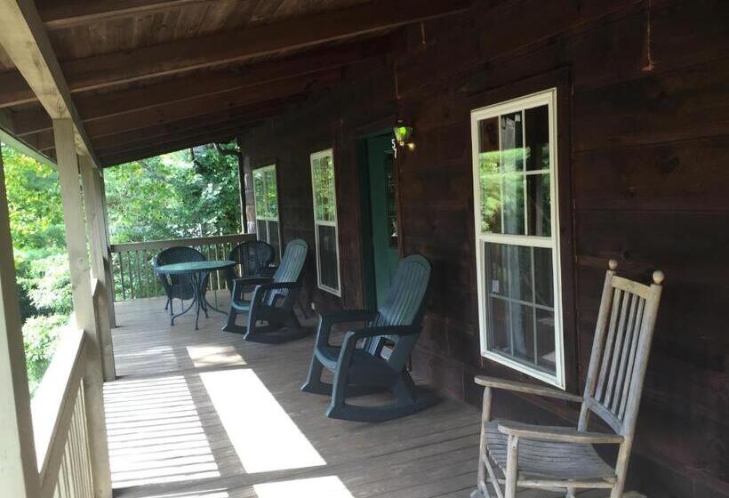 كابينة, Highland Hills Motel & Cabins