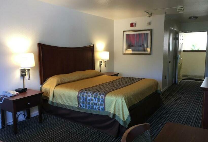 带大床的标准间, Airport Inn