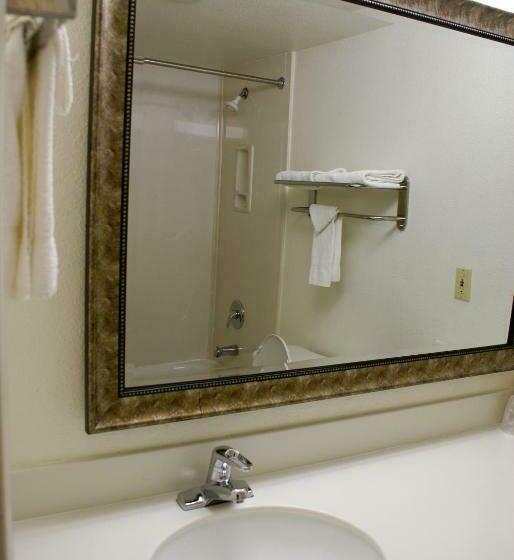 带大床的标准间, Airport Inn