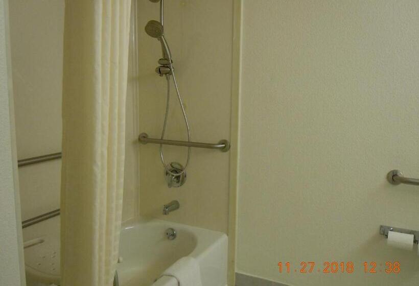 适合残疾人士使用的带超级大床的标准间, Airport Inn