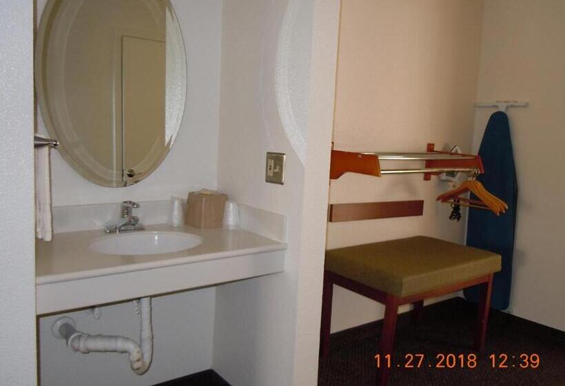 适合残疾人士使用的带超级大床的标准间, Airport Inn