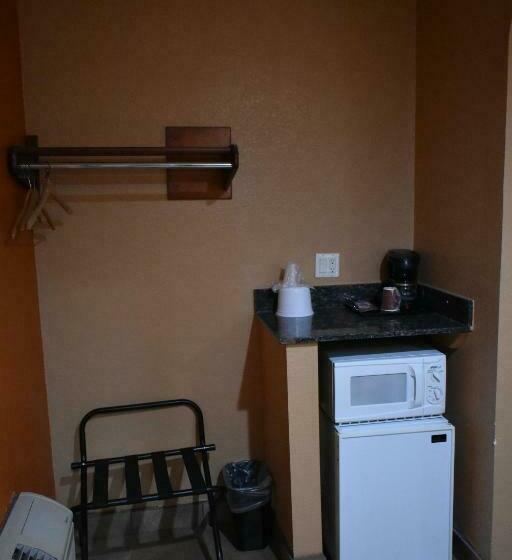 스탠다드 룸 킹사이즈 침대, Apex Inn