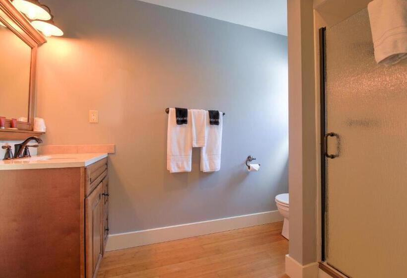 스탠다드 룸, Charlotte