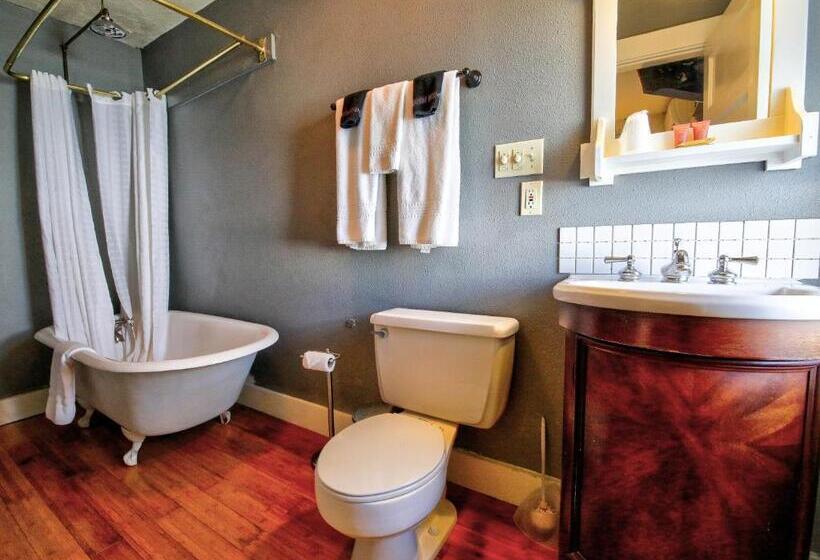 스탠다드 룸, Charlotte