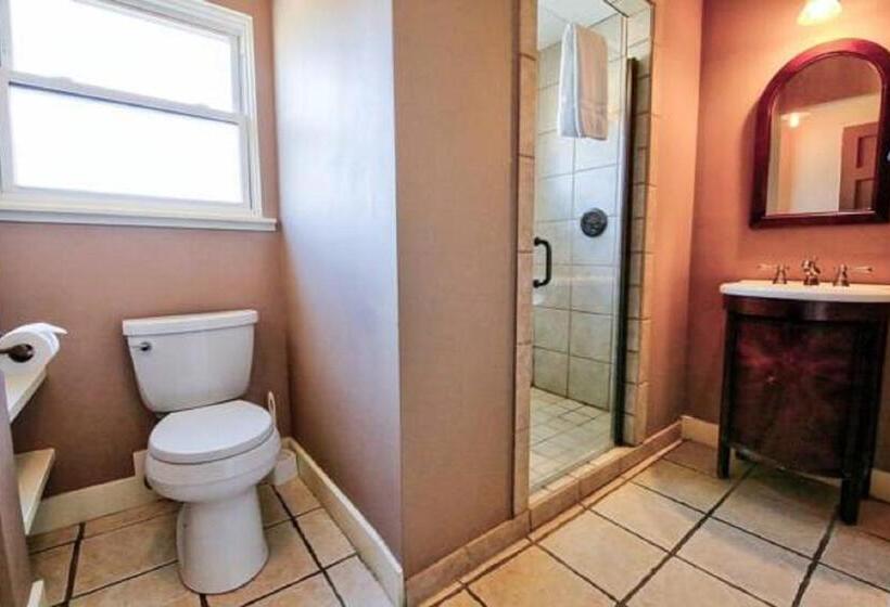 스탠다드 룸 킹사이즈 침대, Charlotte