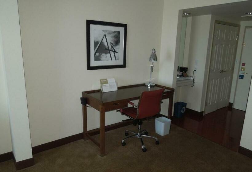 带大床的标准间, Four Points By Sheraton Columbus Polaris