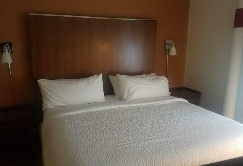 带大床的标准间, Four Points By Sheraton Columbus Polaris