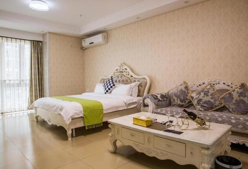 带大床的豪华间, Waifiden Guangzhou Haizhu Square Wanyi Apartment