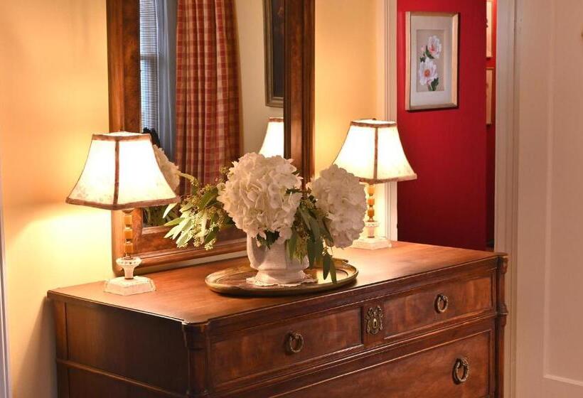 带大床的豪华间, Hilltop House Bed & Breakfast