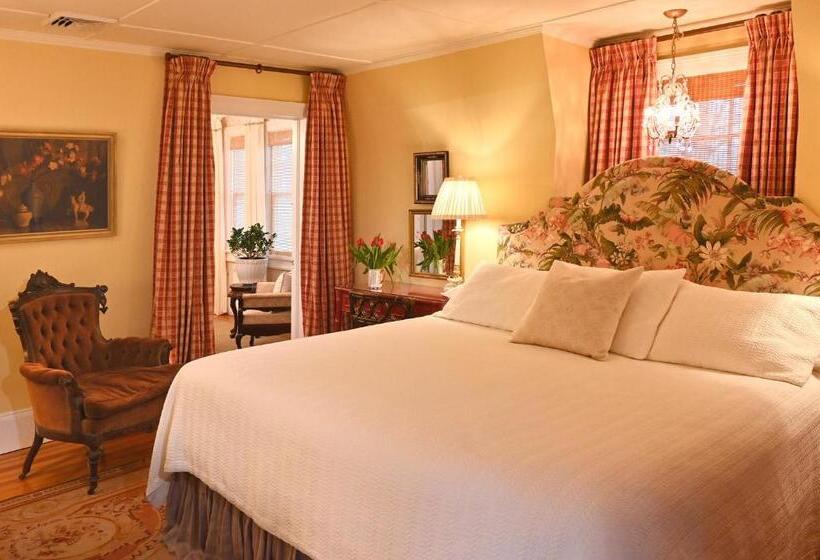 带大床的豪华间, Hilltop House Bed & Breakfast