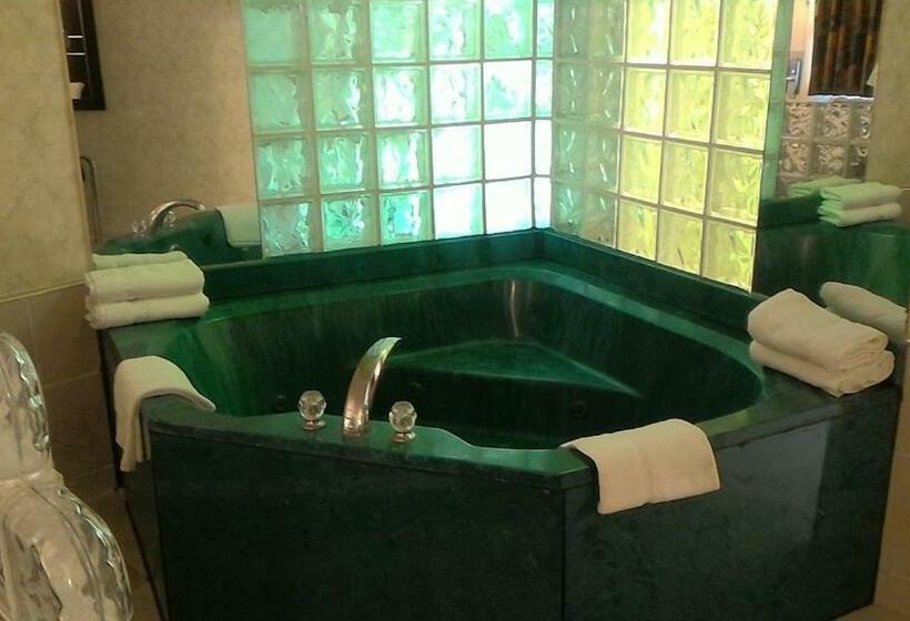 غرفة قياسية مزوَّدة بجاكوزي, Oceanside Lodge