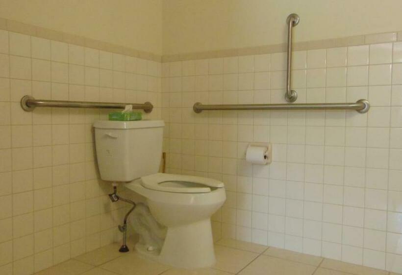 غرفة قياسية سرير كينج لذوى الإحتياجات الخاصة, Oceanside Lodge