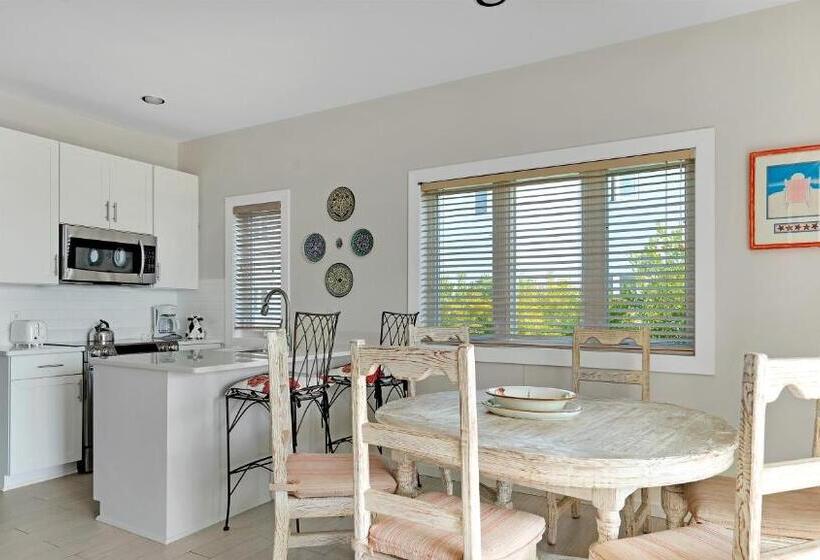 شقة غرفتين, The Hermitage At Napeague