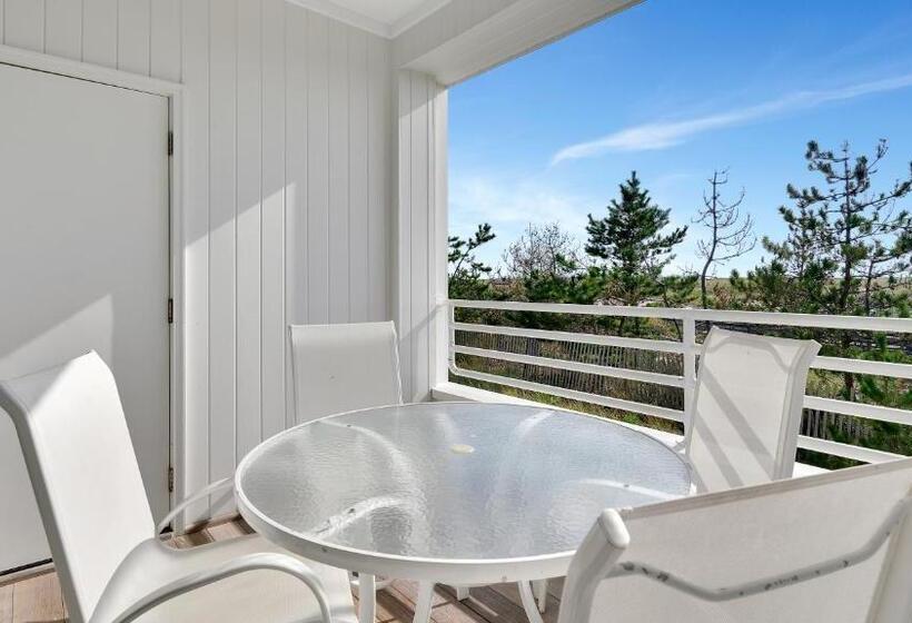 شقة غرفتين, The Hermitage At Napeague