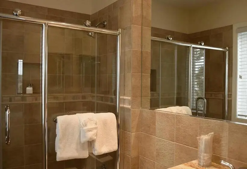 2 Bedroom Apartment Pool View, The Hermitage At Napeague