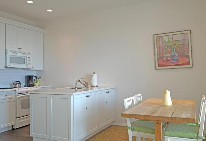 شقة غرفتين, The Hermitage At Napeague