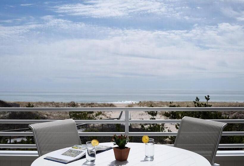 شقة غرفتين, The Hermitage At Napeague