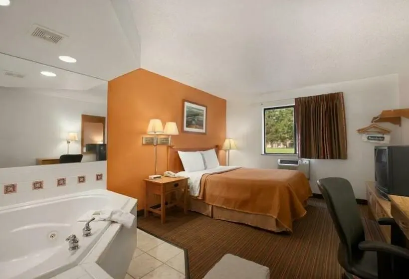 Deluxe-huone, Travelodge By Wyndham Muskegon