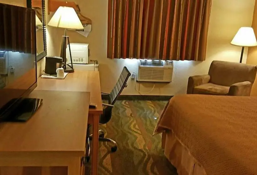 Standard-huone King-vuode, Travelodge By Wyndham Muskegon
