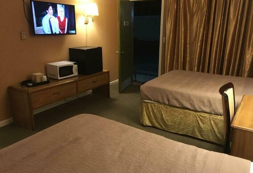 带2个双人床的标准工作室, Motel 88