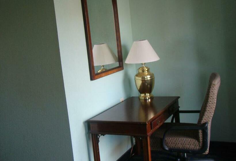 غرفه قياسيه سريرين مزدوجين, Budget Inn Mount Airy