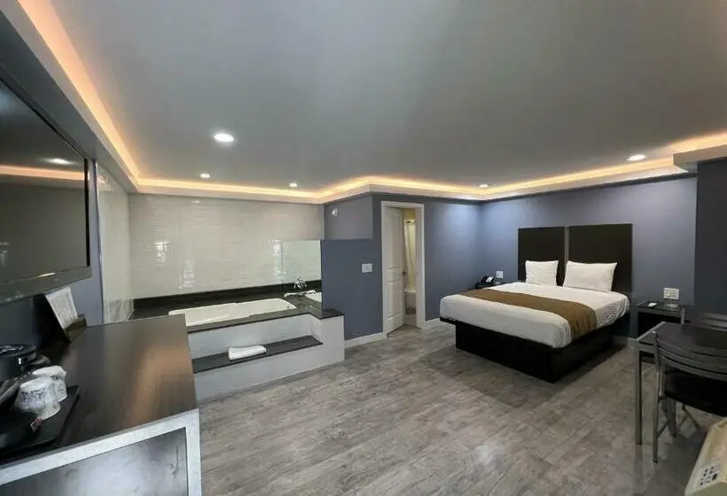 سوییت لوکس, Deluxe Inn Hawthorne/ Lax