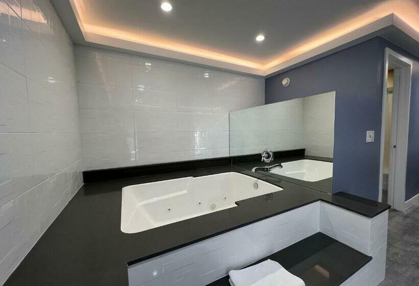 جناح ديلوكس, Deluxe Inn Hawthorne/ Lax