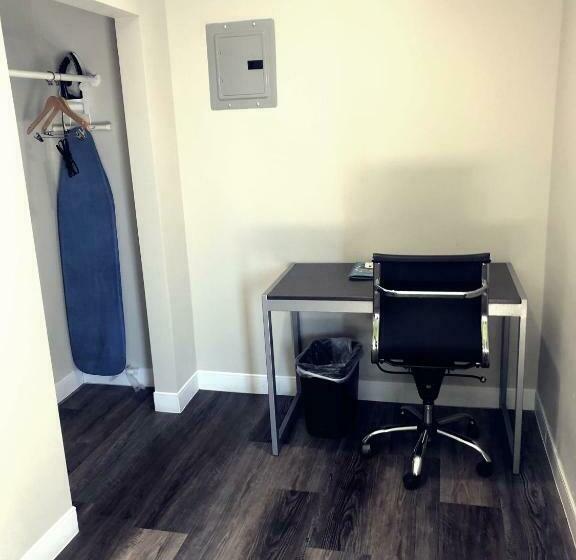 غرفة قياسية سرير كينج, Deluxe Inn Hawthorne/ Lax