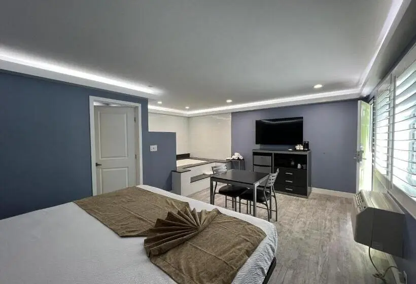 Deluxe Suite King Bed, Deluxe Inn Hawthorne/ Lax