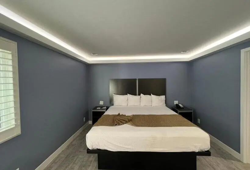 Deluxe Suite King Bed, Deluxe Inn Hawthorne/ Lax