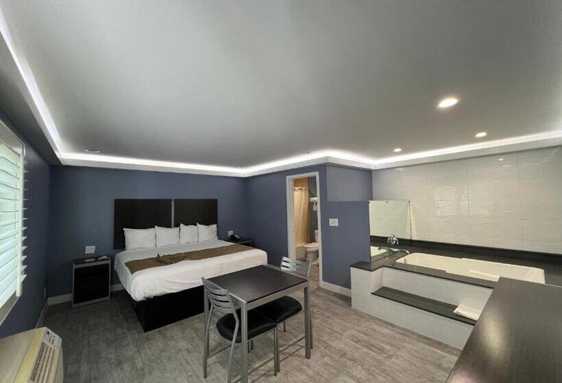 디럭스 스위트 킹 침대, Deluxe Inn Hawthorne/ Lax