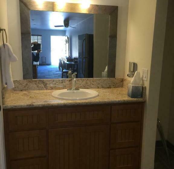 סוויטה דלוקס, Harbour Inn