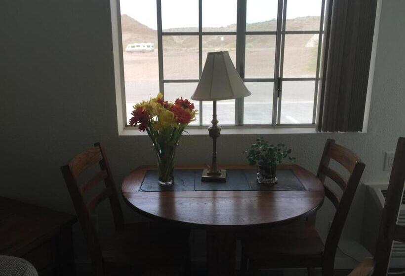 סוויטה, Harbour Inn