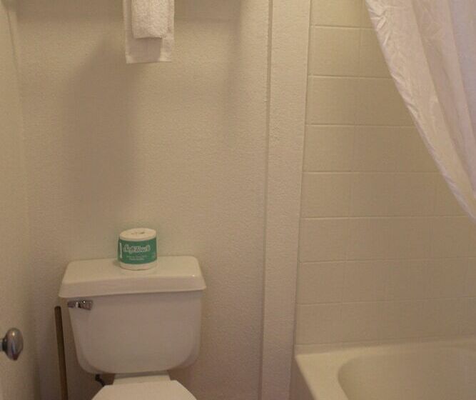 غرفه قياسيه سريرين مزدوجين, Lodge On The River