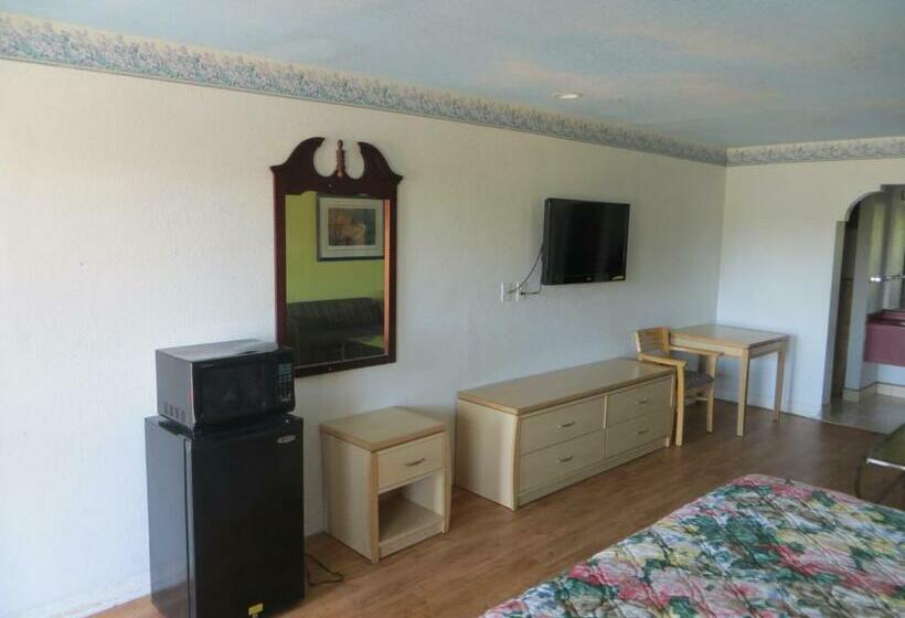 חדר סטנדרט עם מיטת קינג, Mustang Inn And Suites