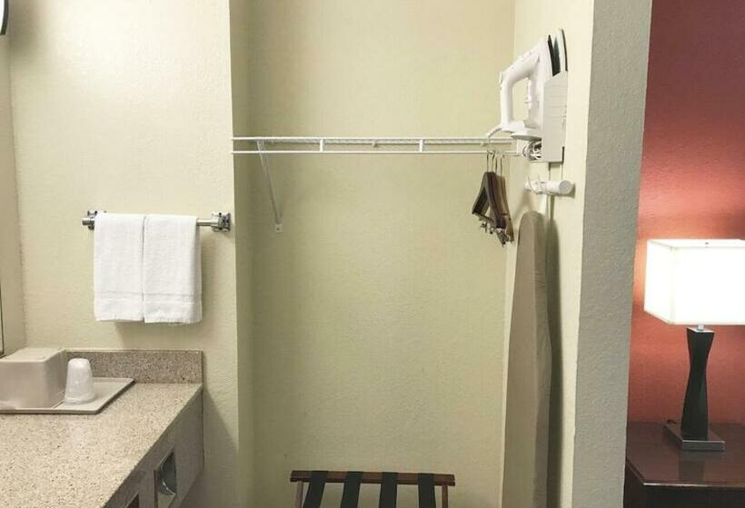 장애인을 위한 킹사이즈 침대 스탠다드 룸, Super 8 By Wyndham Greensburg