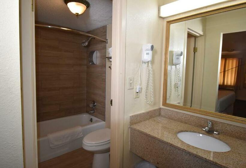 חדר סטנדרט נוף לבריכה, The Guest Lodge Gainesville