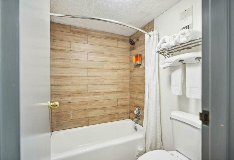 חדר סטנדרט נוף לבריכה, The Guest Lodge Gainesville