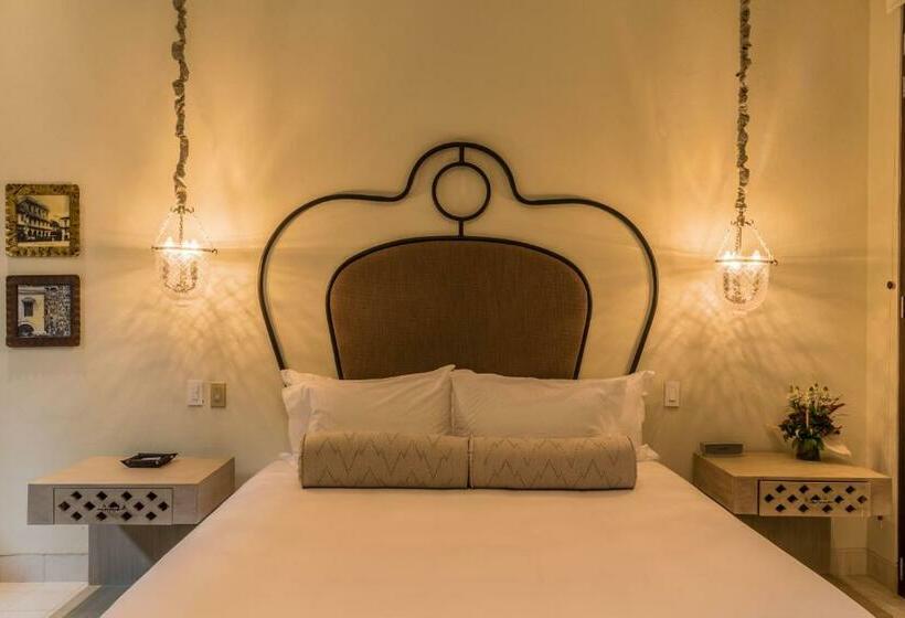 غرفة سوبيريور, Capellan De Getsemani