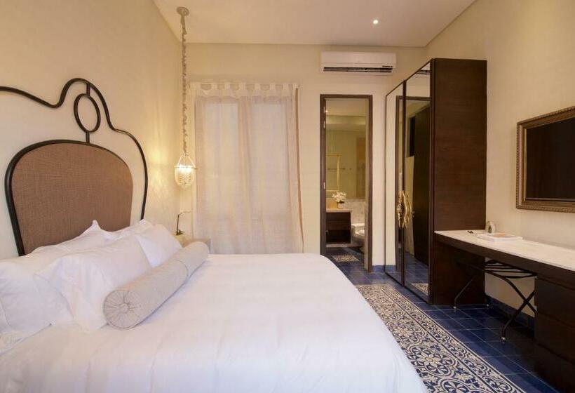 Номер Superior, Capellan De Getsemani